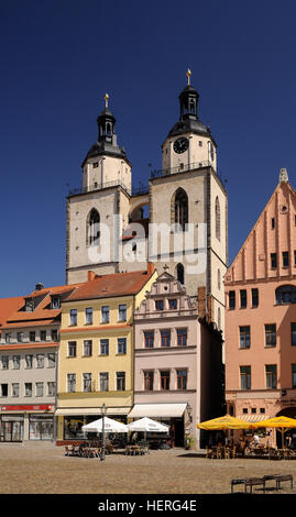 Maisons sur le marché avec Stadtkirche Sankt Marien, Wittenberg, Saxe-Anhalt, Allemagne Banque D'Images