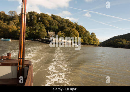 La Voie verte à Dittisham traversier sur la rivière Dart, avec la Voie verte jetée dans l'arrière-plan, dans le sud du Devon Banque D'Images