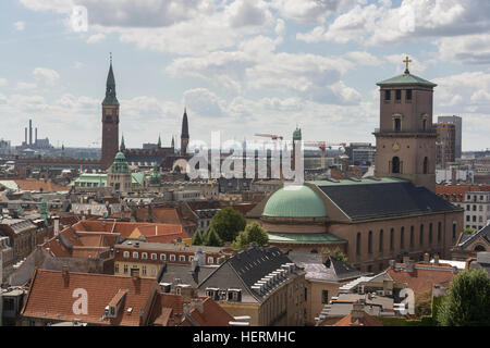 Vues sur la ville depuis la plate-forme en haut de la tour ronde ou Rundetaarn, dans le centre de Copenhague. Banque D'Images