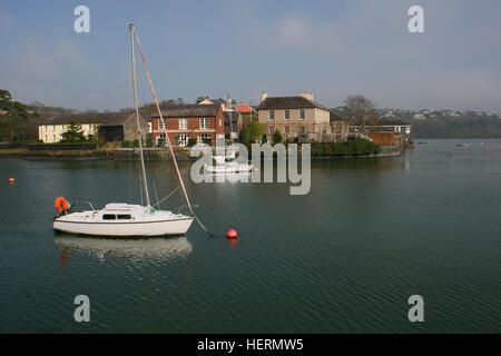 Yachts et bateaux de plaisance dans le célèbre port de Kinsale harbour et port de plaisance dans le comté de Cork, dans le sud de l'Irlande. Banque D'Images