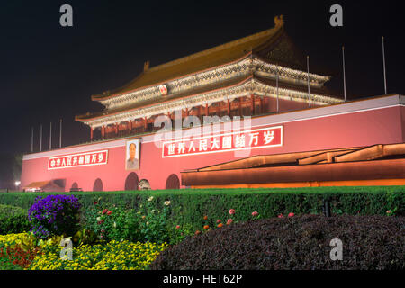 BEIJING - 26 SEPTEMBRE : La porte de la paix céleste dans l'un des plus célèbre carrés dans la Chine, place Tiananmen Banque D'Images
