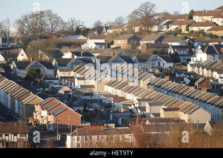 Une vue générale de maisons maisons sur l'ensemble immobilier Gurnos dans Merthyr Tydfil, Galles du Sud. Banque D'Images