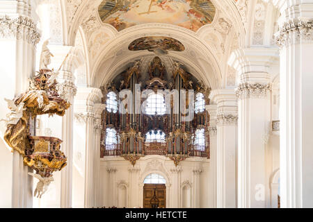 Église abbatiale St Martin et Oswald church organ, Weingarten, district de Ravensburg, Bade-Wurtemberg, Allemagne Banque D'Images