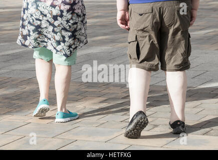 Vue arrière des jambes de l'homme et de la femme en vacances en espagne Banque D'Images