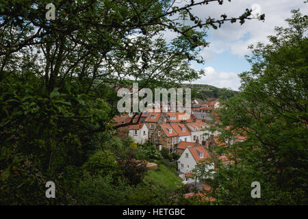 Vue plongeante sur robin hoods bay d'en haut Banque D'Images