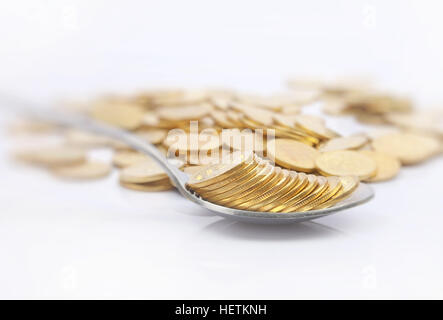 Pièce d'or avec cuillère en argent Banque D'Images