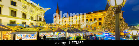 Marché de Noël à Wiesbaden, Allemagne. Banque D'Images