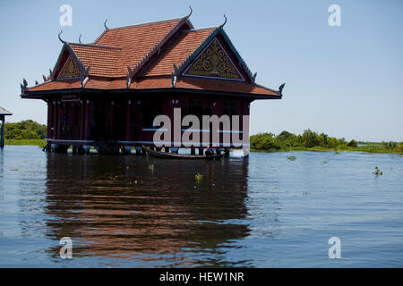 Village flottant au Cambodge Banque D'Images