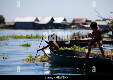 Village flottant au Cambodge Banque D'Images