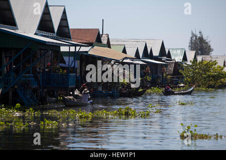 Village flottant au Cambodge Banque D'Images