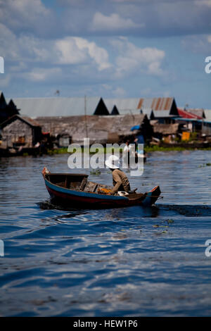 Village flottant au Cambodge Banque D'Images