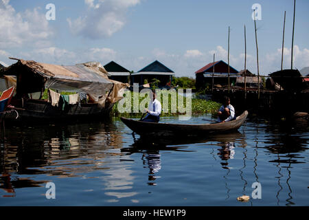 Village flottant au Cambodge Banque D'Images