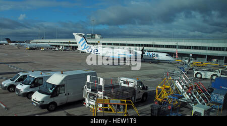 FlyBe G-JEDM à Manchester en attente de décollage Banque D'Images