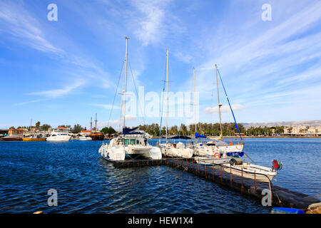 Bateaux dans le port de Paphos, Chypre Banque D'Images