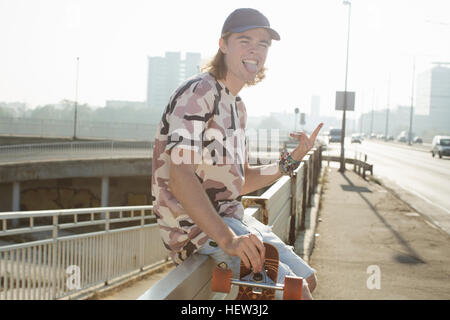 La planche sticking tongue out, Budapest, Hongrie Banque D'Images