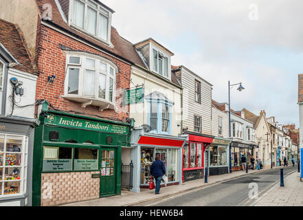 Maisons de la rue du port dans le centre-ville de Hastings en Angleterre du Sud-Est Banque D'Images