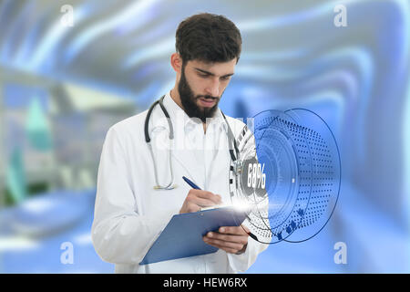 Inquiet jeune médecin avec barbe holding trombone avec symboles médicaux en arrière-plan Banque D'Images