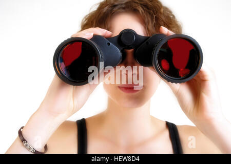 Young woman looking through binoculars Banque D'Images