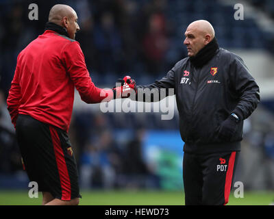 Watford gardien coach Paolo De Toffol (droite) et Watford gardien Heurelho Gomes Banque D'Images