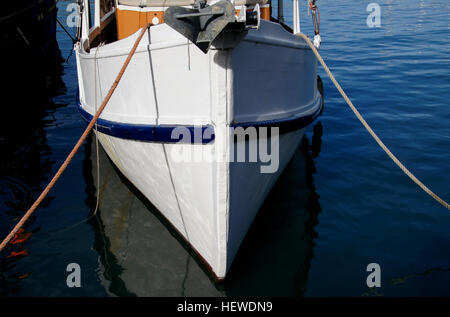 Ication (,),coque de bateau,voile,nombre de bateaux de pêche,Prows, Refelection,Petit,bateaux,eau,bateaux,les arcs,avant,les navires de plaisance Banque D'Images