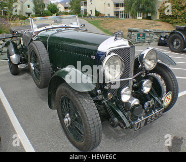 La Bentley Speed six de 1930 est une voiture de course à succès, célèbre pour ses victoires au Mans entre 1924 et 1930. Avec son gros moteur et son design raffiné, il est devenu un favori du fondateur de Bentley, Walter Owen Bentley. La Speed six a également été produite avec la carrosserie belge Van den Plas. Banque D'Images