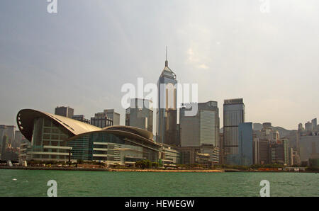 Le Hong Kong Convention and Exhibition Centre (HKCEC) est un lieu important pour les conventions et expositions internationales. Situé à Wan Chai North sur l'île de Hong Kong, il est un centre pour les affaires et les événements culturels dans la ville. Banque D'Images