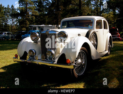 La MG va, une berline sportive de 1,5 litres produite par MG de 1937 à 1939, était équipée d'un moteur Morris quatre cylindres, de deux carburateurs su et d'une puissance de 54 ch. C'était la plus petite des berlines sportives MG de l'époque, avec une boîte manuelle à quatre vitesses et un essieu arrière moteur. Banque D'Images