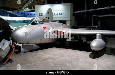 Le de Havilland Vampire, développé dans les années 1940, fut l'un des premiers chasseurs à turboréacteurs. Son développement a été marqué par la création du moteur Goblin 1 et son premier vol en 1943. Banque D'Images