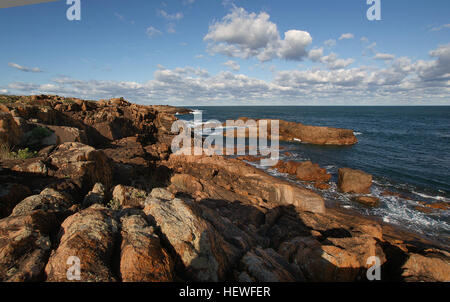 Fishermans Bay est une petite banlieue du Port Stephens zone d'administration locale dans la région de New South Wales, Australie. Il est situé sur la côte de la mer de Tasman adjacent à Anna Bay. Une grande partie de la partie est de la banlieue est occupé par le Parc National Tomaree et seulement une très petite partie de l'angle sud-ouest de la banlieue est peuplée la banlieue est nommé d'après la baie adjacente. Banque D'Images