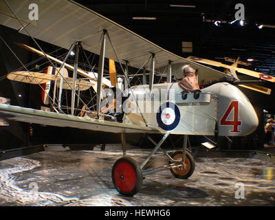 Centre du patrimoine mondial de l'Aviation Omaka abrite une exposition pas comme les autres et vous n'avez pas à être un passionné de l'aviation pour l'apprécier ! Les histoires de la Grande Guerre se déroule dans un théâtre de traitement, ce qui est novateur et Dogfightvisually Etrich Taube superbe. Des scènes captivantes dépeignent l'aéronef en contexte, certains recréer des incidents réels. Les rares est digne d'une collection nationale et s'étend de magnifiques 'l'art des tranchées' à objets personnels appartenant à la célèbre Baron rouge lui-même. Banque D'Images