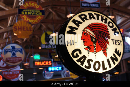 Marathon Petroleum, basée à Findlay, Ohio, est un important raffineur de carburants de transport, exploitant six raffineries avec une capacité combinée de plus de 1 million de barils par jour. Banque D'Images