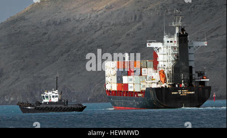 Navire SPIRIT OF CANTERBURY (IMO : 9319557, numéro MMSI : 512423000) est un porte-conteneurs construit en 2005 et en ce moment naviguant sous le drapeau de la Nouvelle-Zélande. Esprit de Cantorbéry a 141m de longueur hors tout et rayon de 23m. Son tonnage brut est 9910 tonnes. Navire BLACKADDER (IMO : N/A, numéro MMSI : 512003189) est un remorqueur et actuellement naviguant sous le drapeau de la Nouvelle-Zélande. A 24m de longueur de Blackadder et l'ensemble de faisceau de 11m. Banque D'Images