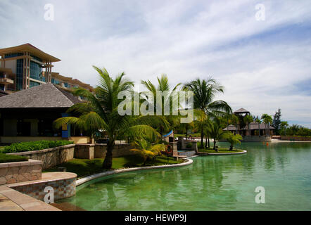 L'Empire Hotel & Country Club, du Brunei est plus prestigieux et luxueux beach resort. Bandar Seri Begawan cet hôtel offre des vues fantastiques sur l'océan, les lagons. Banque D'Images