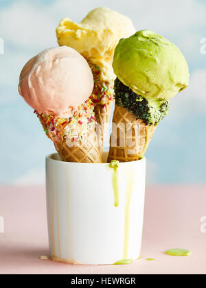 Ice-cream cones dans le support Banque D'Images