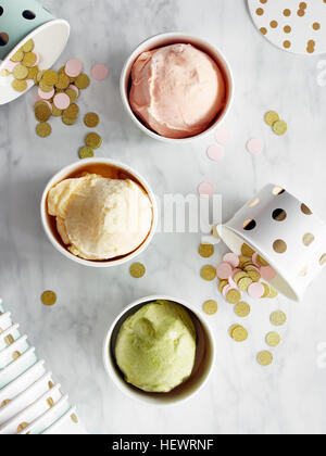 Ice-cream dans cups sur en haut Banque D'Images