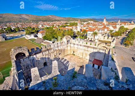Les toits de la ville de Trogir, monuments et vue panoramique, Dalmatie, Croatie Banque D'Images