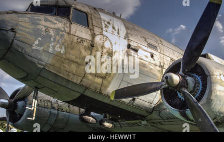 Le Musée de l'Aviation de Belgrade, Serbie - Le Douglas C-47B Skytrain Dakota DC-3 (avion de transport) Banque D'Images