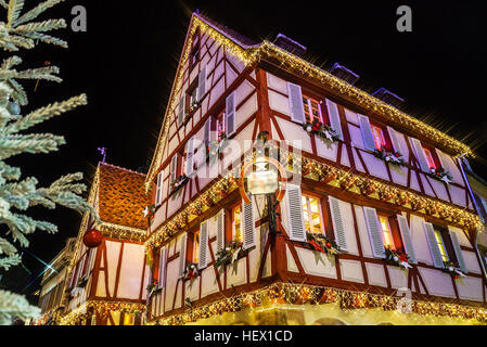 Merveilleux Noël soulignant à Colmar, Alsace, France. Rue et maisons decoration Banque D'Images