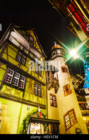 Merveilleux Noël soulignant à Colmar, Alsace, France. Rue et maisons decoration Banque D'Images