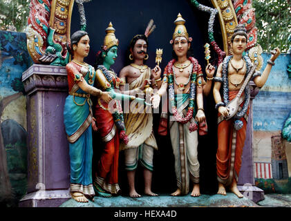 Les grottes de Batu, situées dans le district de Gombak près de Kuala Lumpur, sont une colline calcaire importante qui présente des grottes et des temples hindous. Son nom dérive de la rivière Batu, qui coule le long de la colline, et il sert de site religieux et culturel majeur en Malaisie. Banque D'Images