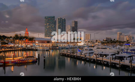 Le centre-ville de Miami - Bayside Marina Banque D'Images
