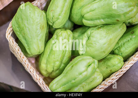 Naturels et Biologiques fraîches de fruits chayote Banque D'Images