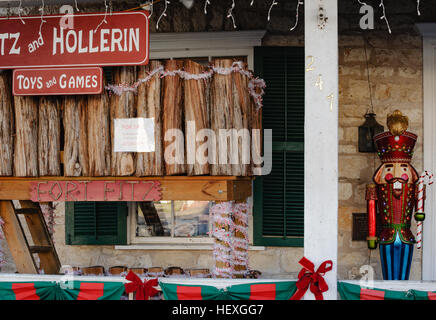 Casse-noisette en face du magasin de jouets sur la rue Main à Fredericksburg, au Texas Banque D'Images