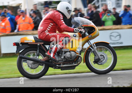 Helmut Dähne pilote une moto BMW classique en remontant la côte au Goodwood Festival of Speed 2016 Banque D'Images