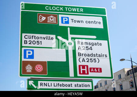 Signe de la circulation sur la promenade de Margate, Margate, Kent, Angleterre, Royaume-Uni Banque D'Images