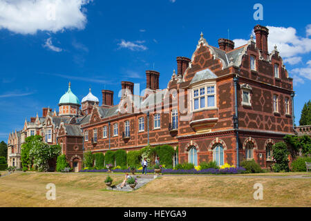 Raeren,ANGLETERRE - Juillet 11,2010 : Sandringham House est une maison de pays sur 20 000 acres de terre près du village de Sandringham dans le Norfolk, en Angleterre. Banque D'Images