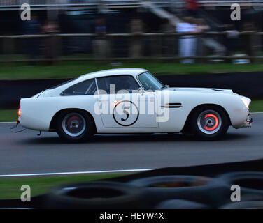 Tom Alexander, Adrian Willmott, Aston Martin DB4 GT, Trophée Kinrara, Goodwood Revival 2016, 2016, des voitures classiques, Goodwood, Goodwood Revival, Goodwood Banque D'Images