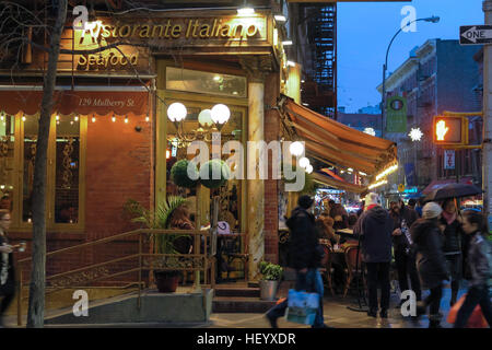 Mulberry Street à Little Italy, NEW YORK, USA Banque D'Images