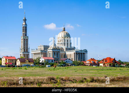 Sanctuaire et basilique de Notre Dame des Douleurs, Reine de Pologne, dans le lichen. La plus grande église en Pologne. Banque D'Images