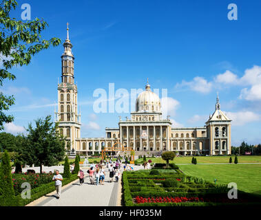 LICHEN, Pologne - 8 août 2016 : Sanctuaire et basilique de Notre Dame des Douleurs, Reine de Pologne, dans le lichen. La plus grande église en Pologne Banque D'Images